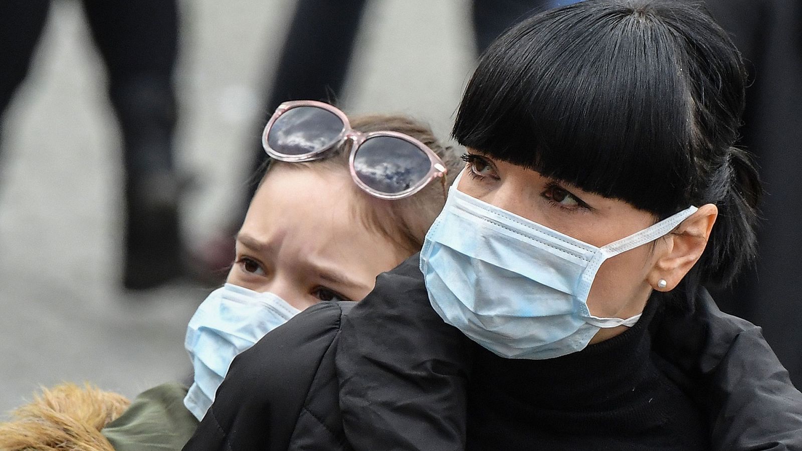 Coronavirus | La alarma triplica la demanda de mascarillas - RTVE.es