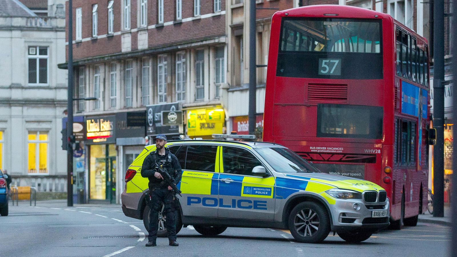 La Policía de Londres mata a un terrorista yihadista tras herir a tres personas - RTVE.es