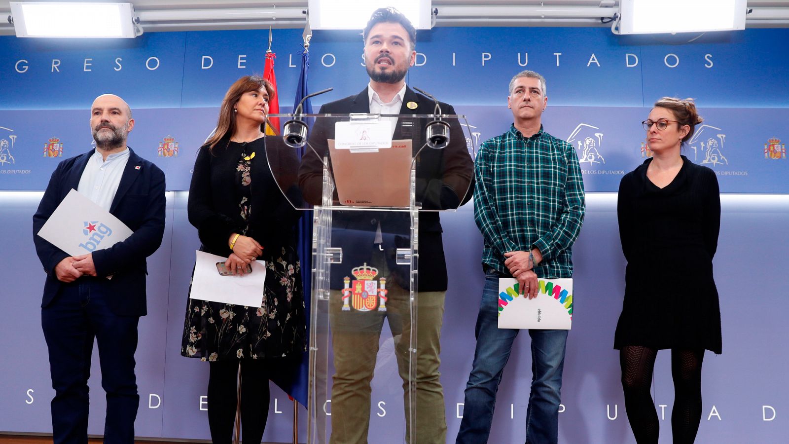 Manifiesto de los partidos independentistas en la apertura de las Cortes: "No tenemos rey"