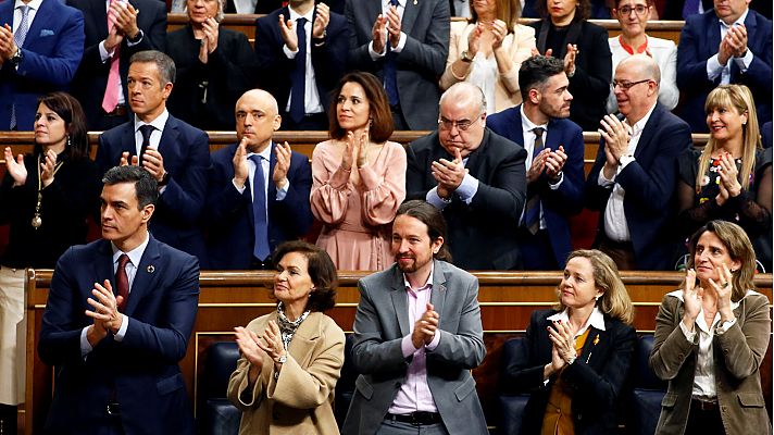 Iglesias y los ministros de Unidas Podemos aplauden al rey en el Congreso, pero no sus diputados