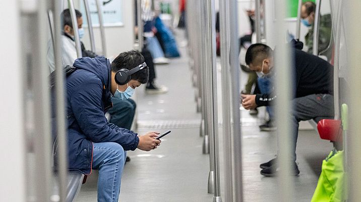 Telediario 1 - El coronavirus pone en alerta a las empresas