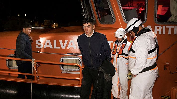 Telediario 1 - España deporta inmigrantes a Mauritania