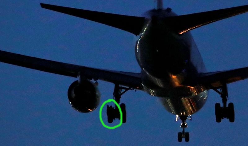 Así ha sido el aterrizaje de emergencia del avión de Air Canada en el aeropuerto de Barajas | Ver