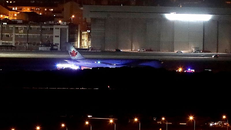 Así ha sido la evacuación del avión de Air Canada, aterrizado de emergencia en Barajas 