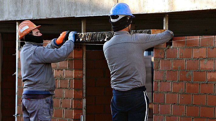 Telediario 1 - El empleo registra su peor mes en siete años, con 244.044 puestos de trabajo menos