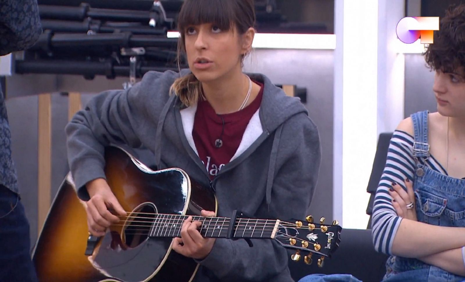 Maialen comparte "Selección natural", una composición suya, en la clase de composición de Pancho Varona