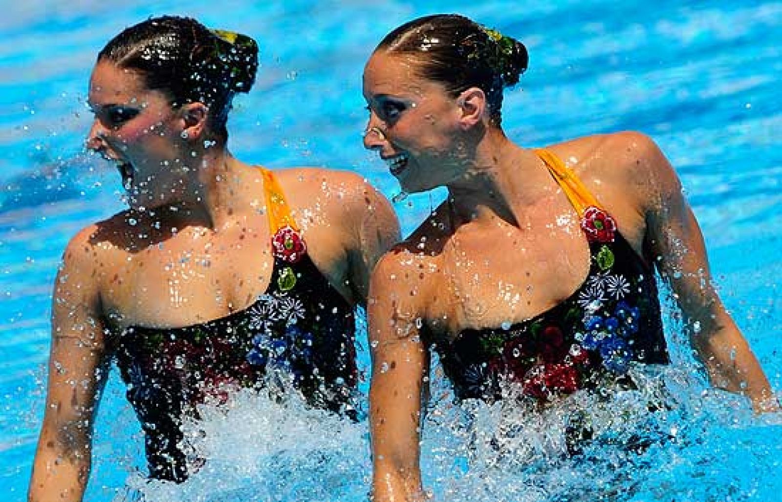 La pareja española realizó un buen ejercicio con la música de Albéniz que les valió otra medalla de plata en el Mundial de Roma, con una puntuación de 98.333, medio punto por detrás de la pareja rusa.
