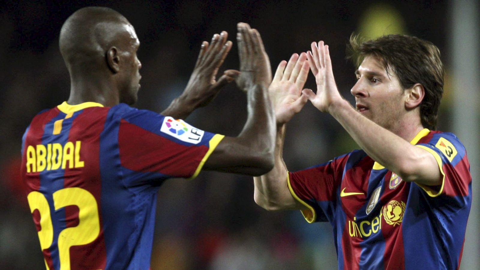 El choque Abidal-Messi distancia a los dos ex compañeros | Ver