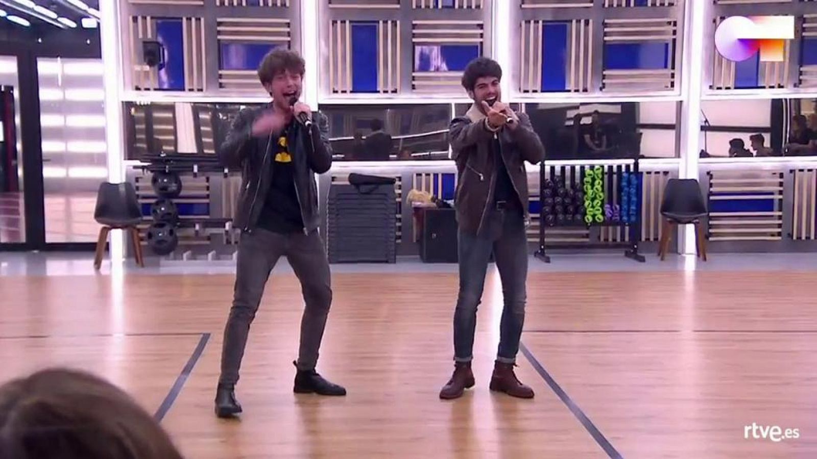 Jesús y Rafa cantan "Princesas", de Pereza, en el primer pase de micros de la Gala 4 de Operación Triunfo 2020