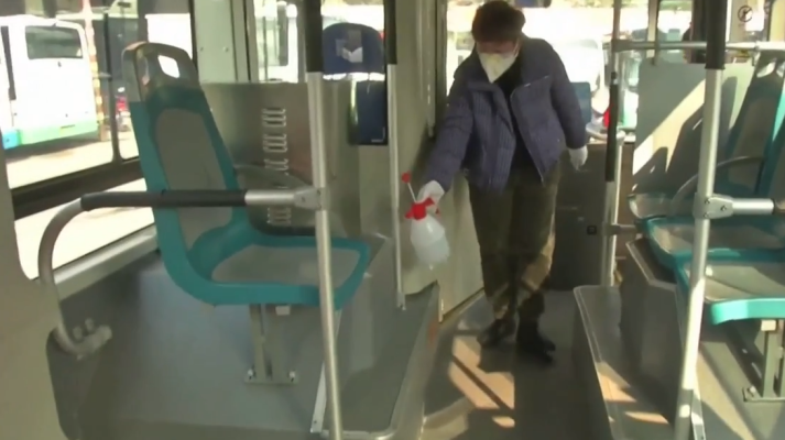 Telediario 1 - El hospital construído en 10 días empieza a atender enfermos