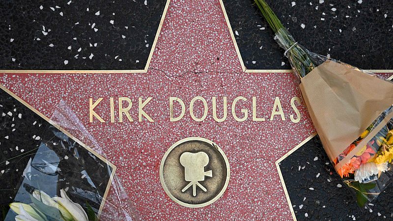 Los homenajes a Kirk Douglas llegan a su Estrella en Hollywood