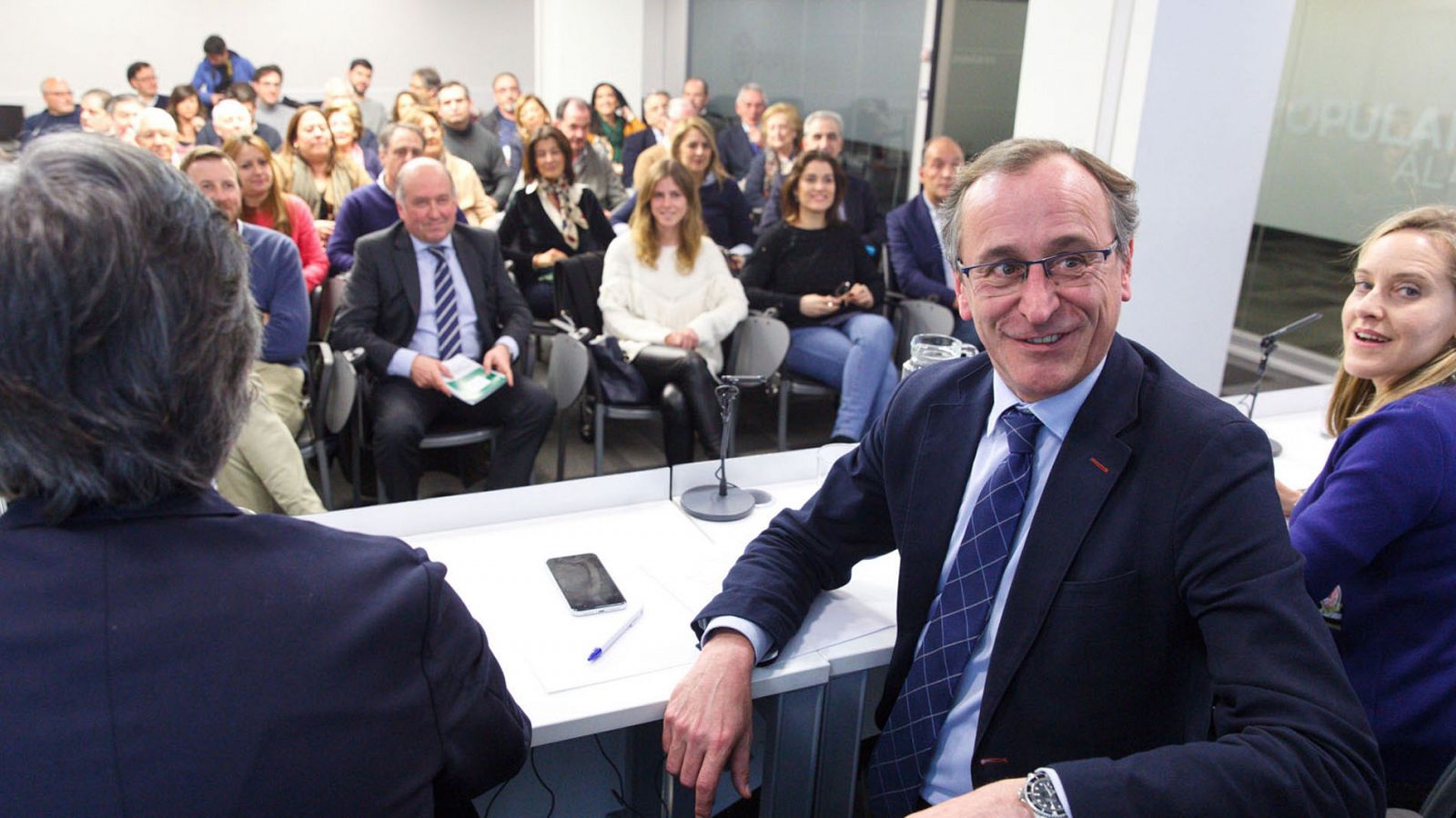 Alfonso Alonso afirma tener la "confianza" de Casado, pero pide despejar las "especulaciones" sobre su candidatura