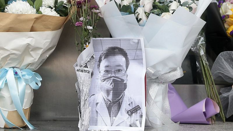 La muerte de Li Wenliang provoca una ola de indignación en China y fuerza al gobierno a abrir una investigación