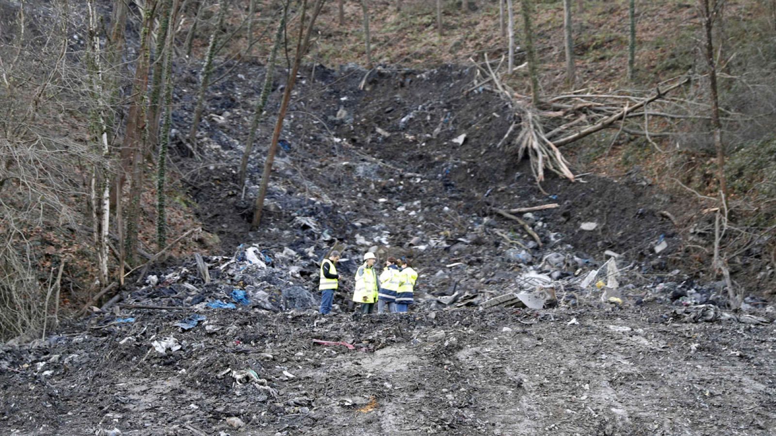 Se reanuda la búsqueda de los dos desaparecidos en Bizkaia tras el derrumbe de un vertedero