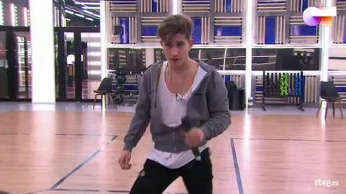 Nick canta "Thriller "2o pase de micros