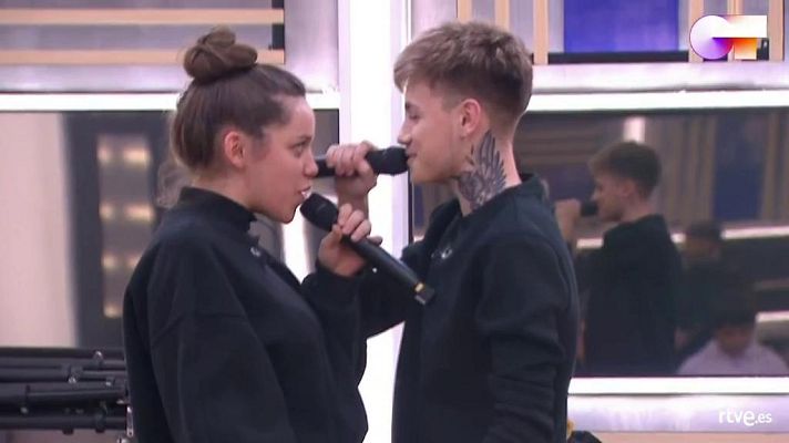 OT 2020 - Hugo y Eva cantan "Esperando" 2o pase de micros