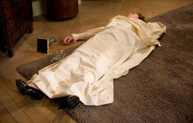 Amar en tiempos revueltos - La muerte de Encarna