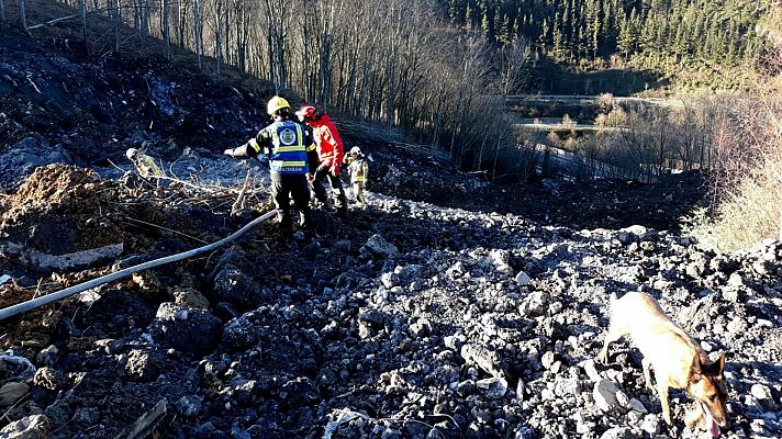 Telediario 1 - Búsqueda a contra reloj de los dos desaparecidos en Bizkaia
