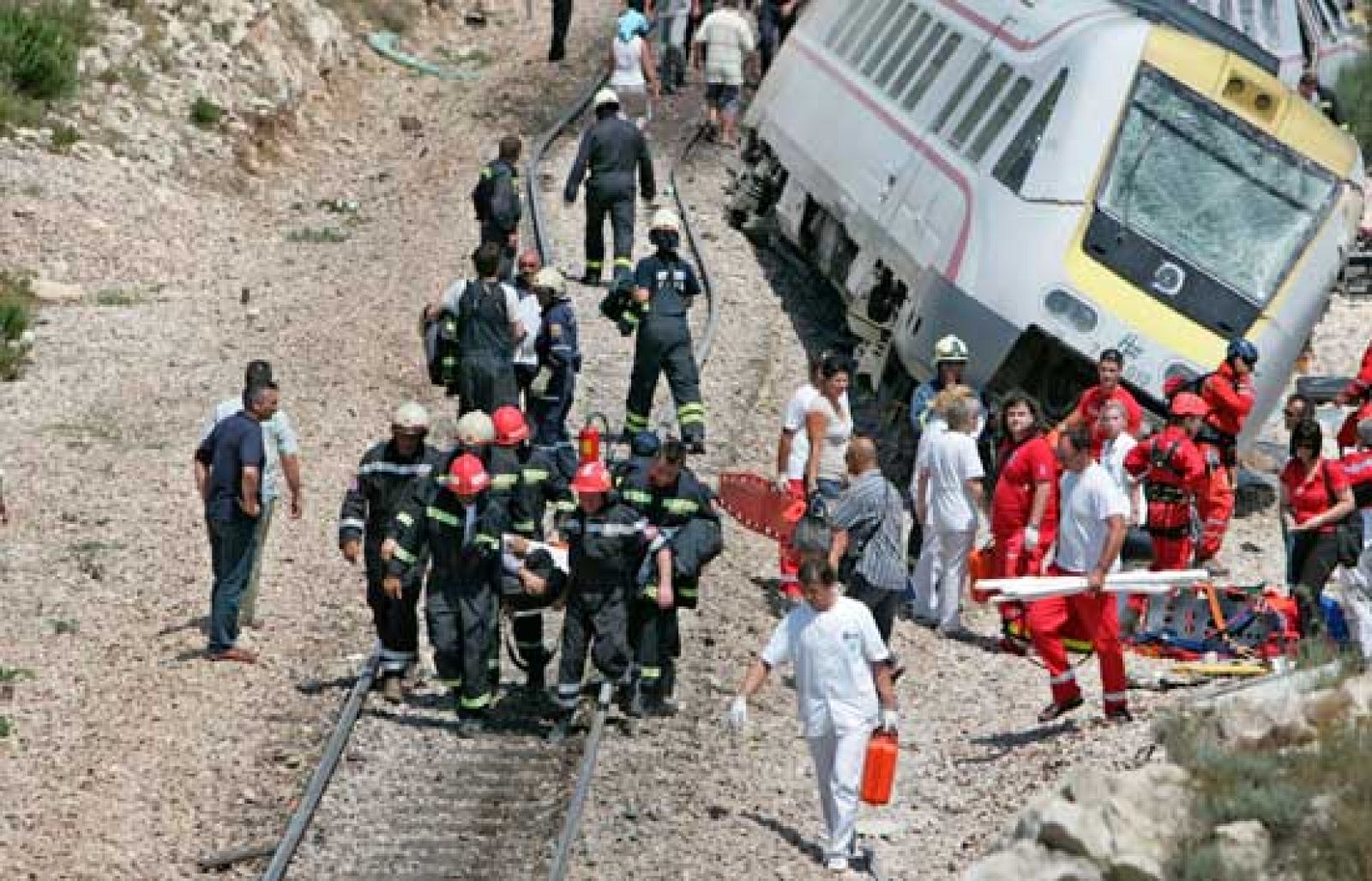Un tren descarrila en Croacia y deja 6 muertos y un accidente de autobús en Rusia deja 25 muertos | Ver