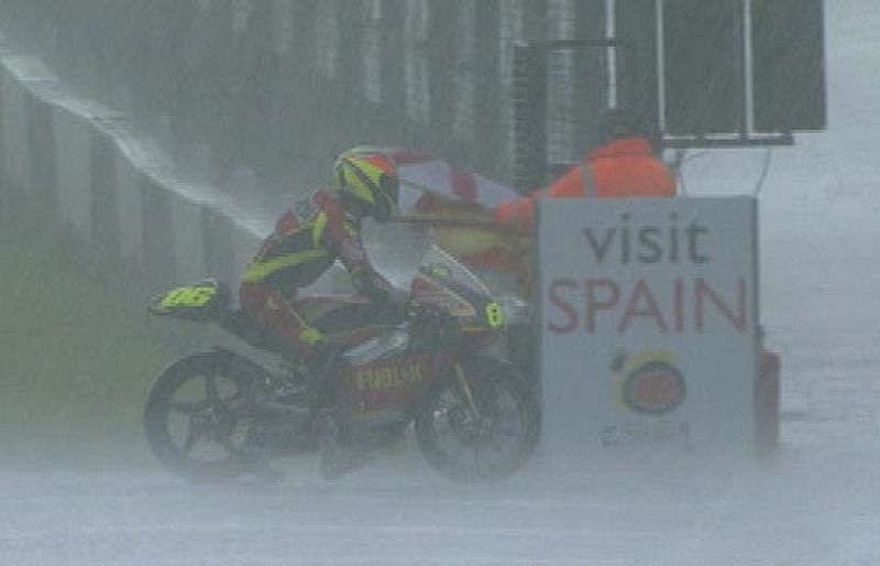 Debón ha marcado el mejor tiempo en los primeros libres de 250cc, y Rabat en los de 125cc.