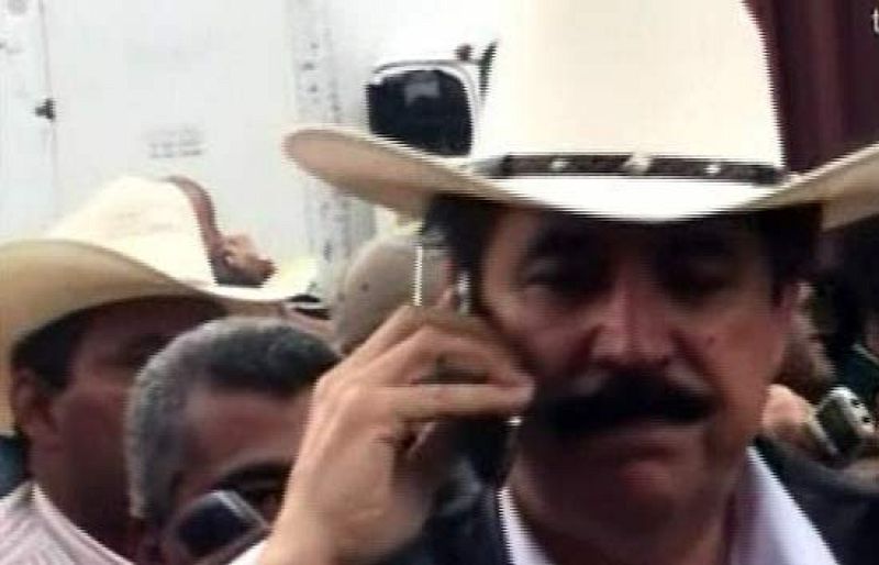 El presidente depuesto de Honduras, llega a la frontera entre Nicaragua y su país para intentar regresar.