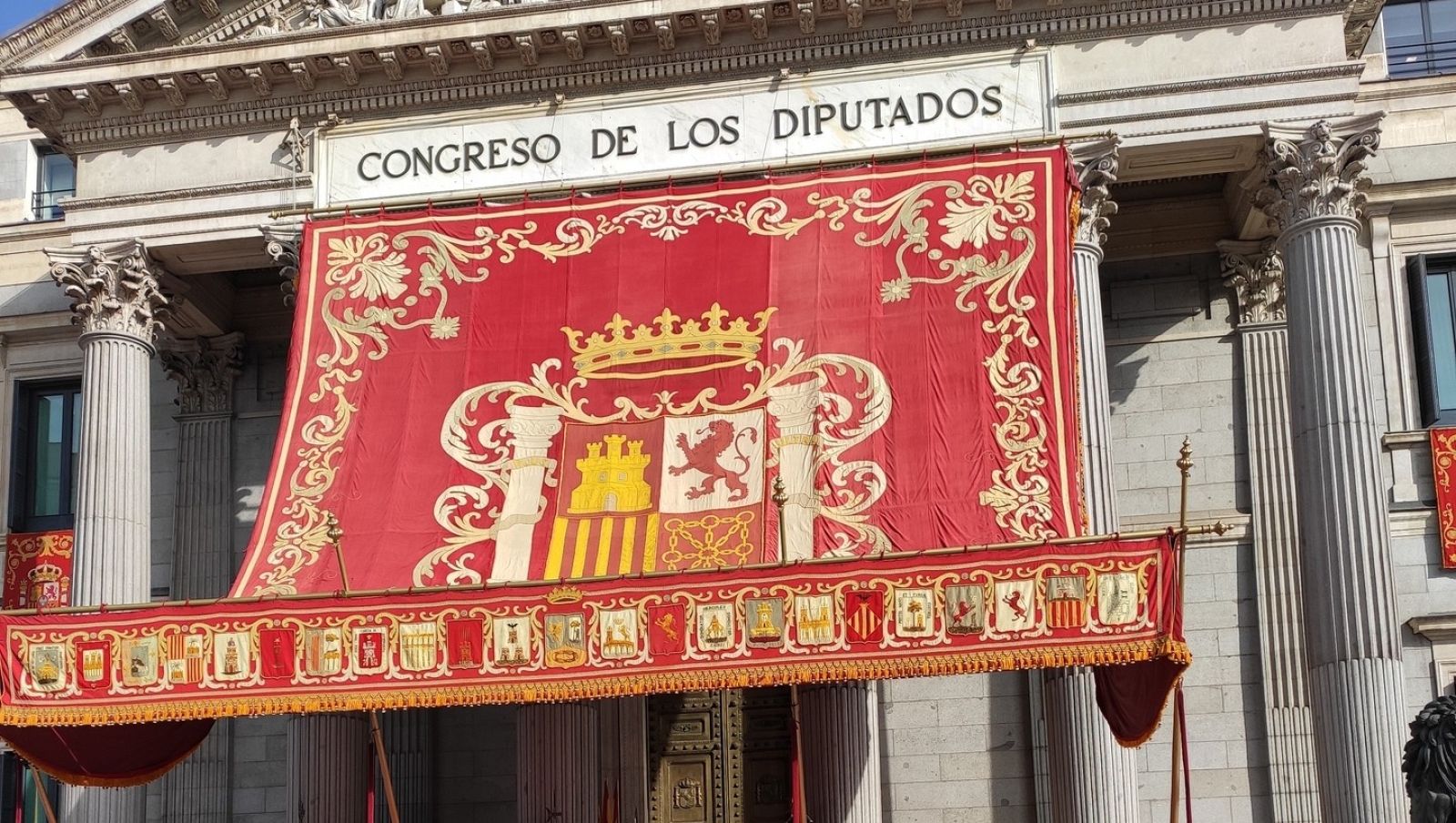 Parlamento - Conoce el Parlamento - El baldaquino de gala - ver ahora 