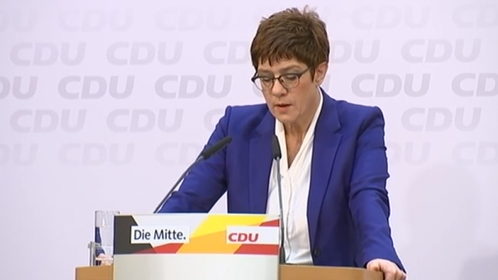 Telediario 1 - Annegret Kramp-Karrenbauer renuncia a suceder a Angela Merkel frente a los conservadores