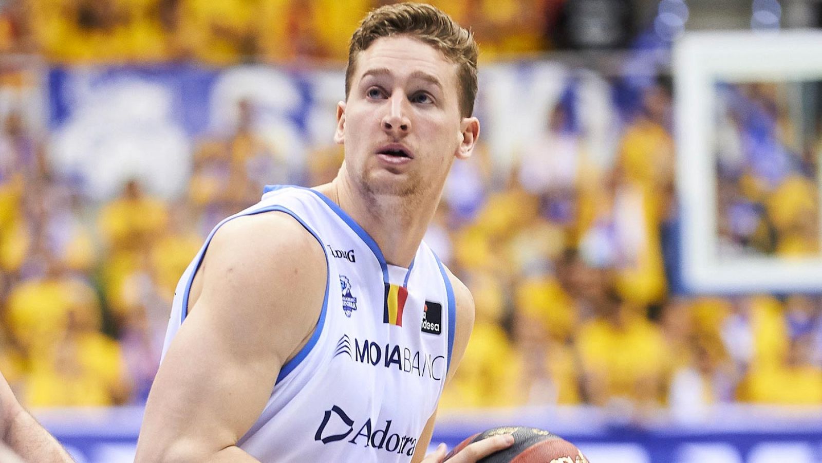 El Andorra homenajea a Chiquito de la Calzada antes de afrontar la Copa