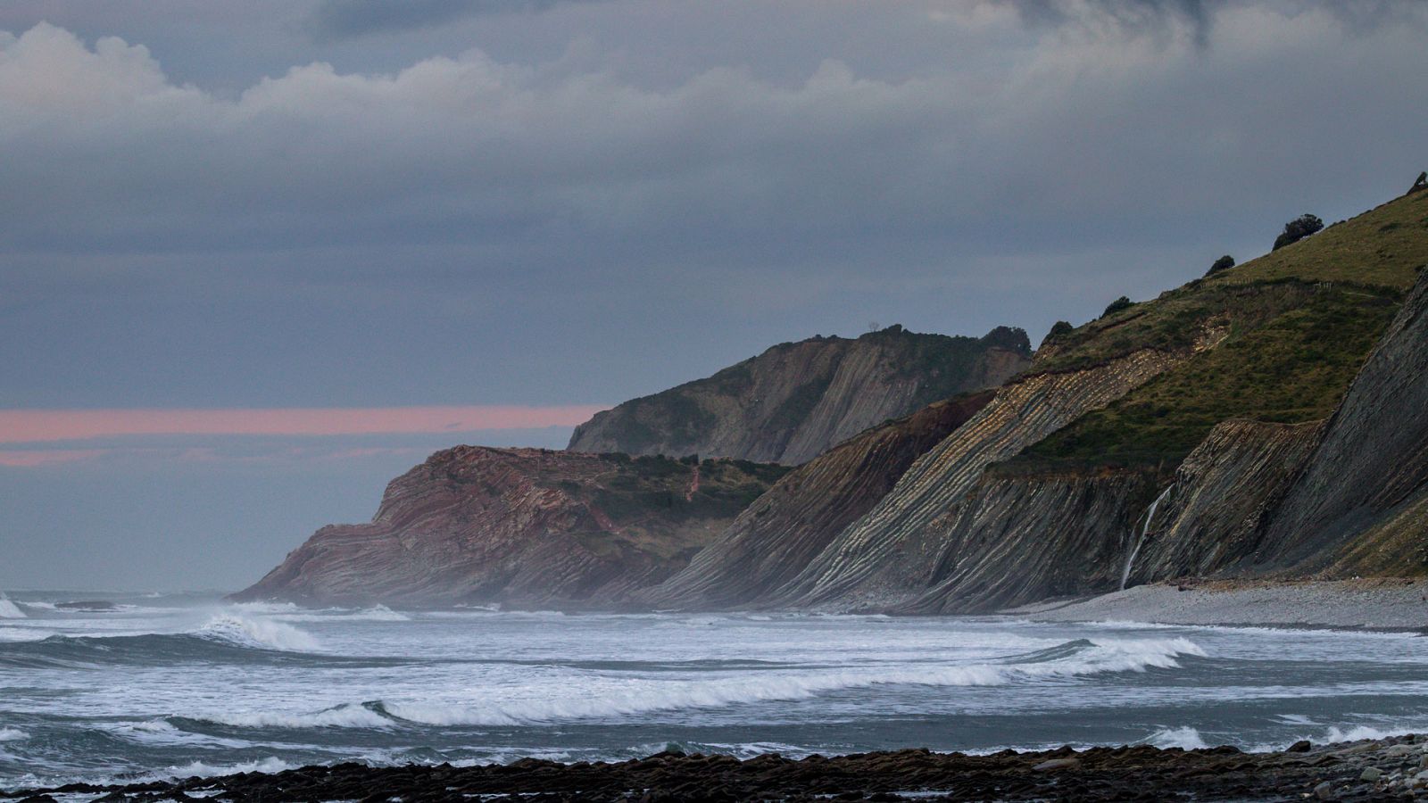 Intervalos de viento fuerte en el litoral gallego y en Canarias - ver ahora