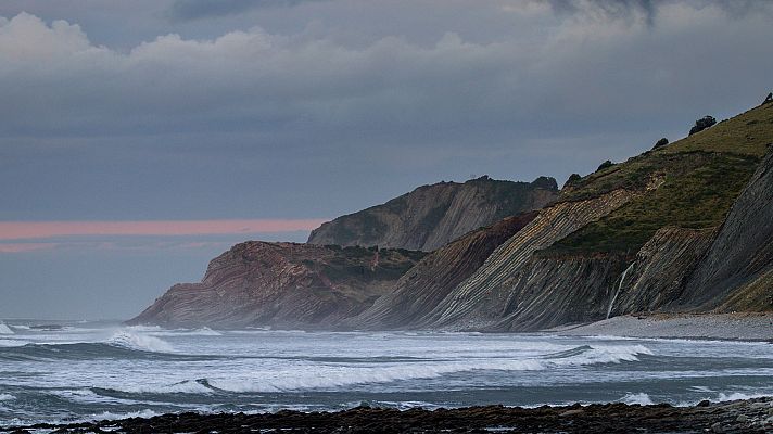 El tiempo - Intervalos de viento fuerte en el litoral gallego y en Canarias