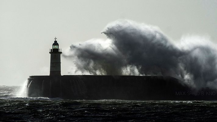 Telediario 1 - Ciara provoca cancelaciones en los vuelos