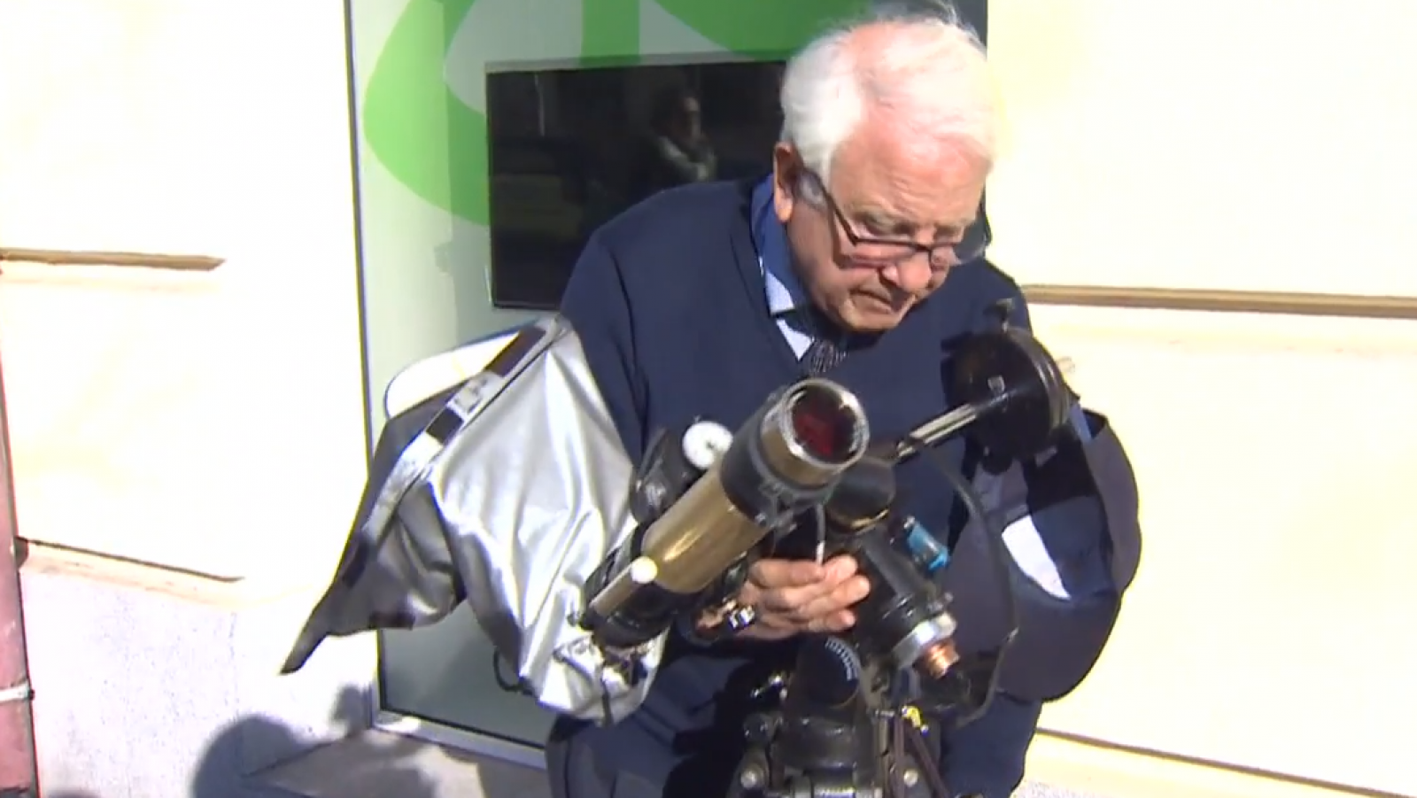Un astrónomo aficionado fotografía al sol todos los días durante 40 años - RTVE.es