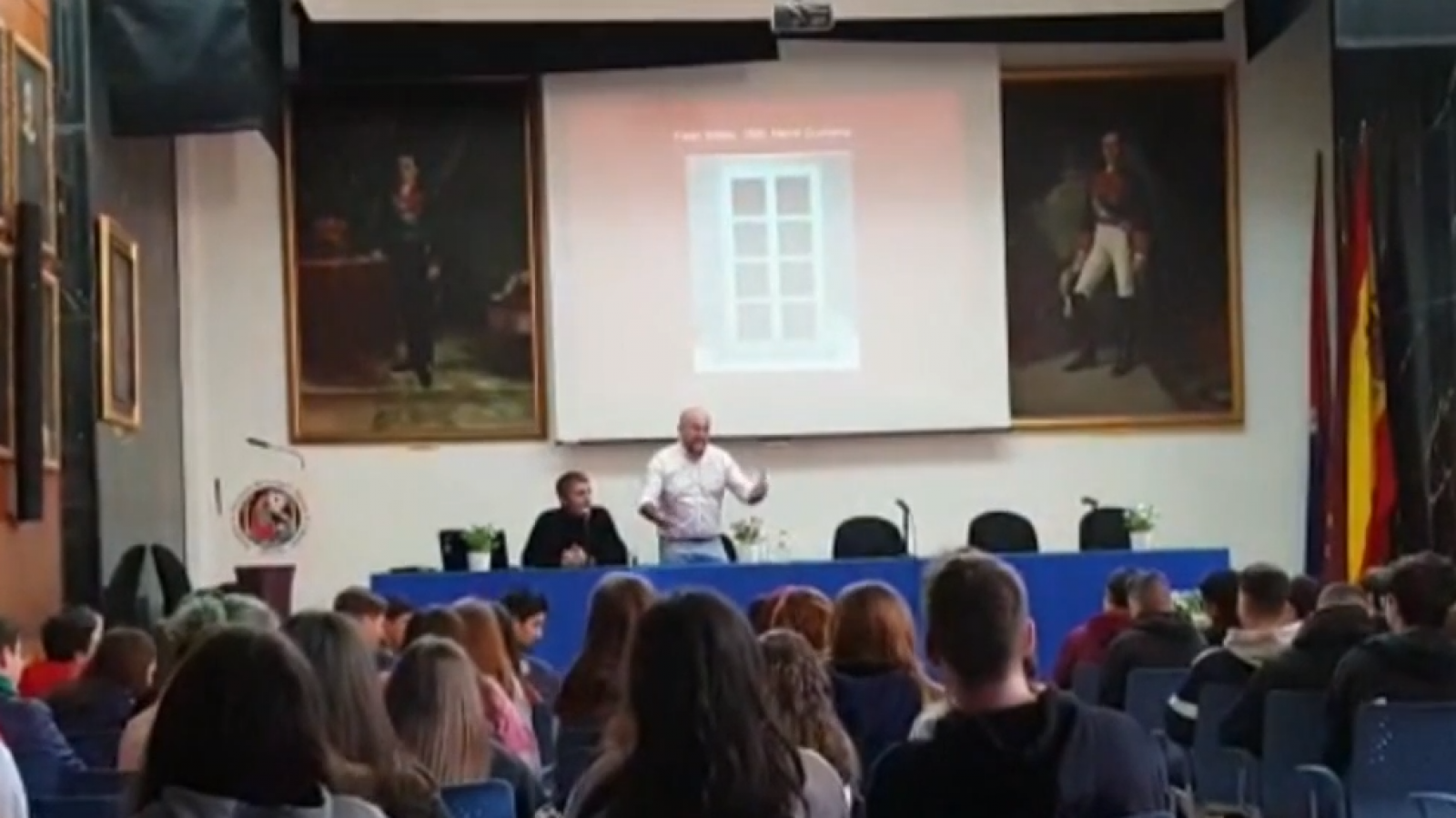 Un profesor de Murcia protesta contra el pin parental y asiste con sus alumnos a una charla sobre Arte sin el consentimiento de los padres - RTVE.es | Ver