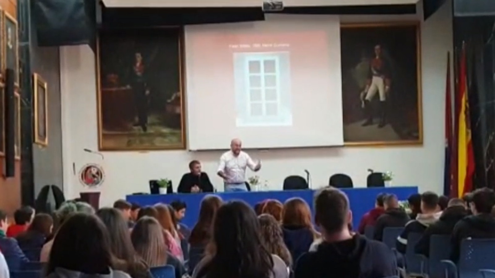 Un profesor de Murcia protesta contra el pin parental y asiste con sus alumnos a una charla sobre Arte sin el consentimiento de los padres - RTVE.es