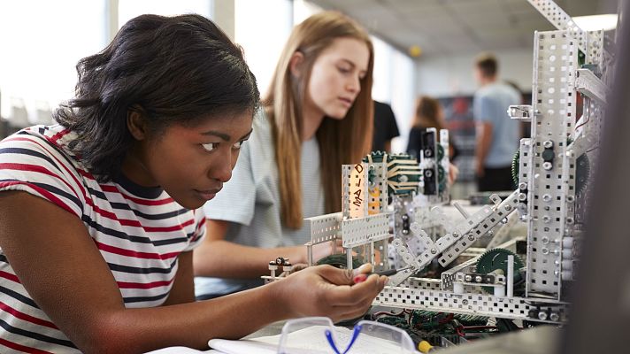 Telediario 1 - Referentes femeninos en ciencia para impulsar su estudio