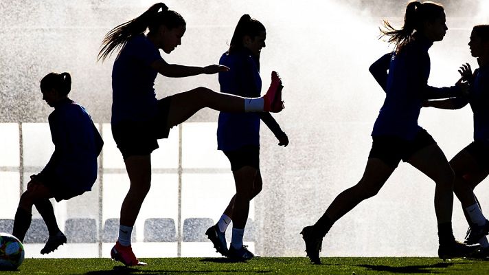 Telediario 1 - El fútbol universitario estadounidense ofrece becas para jugadoras españolas