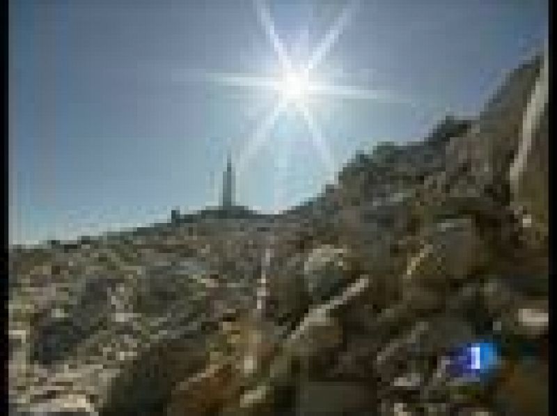 El viento es, además de los desniveles, la mayor dificultadad que los ciclistas se encuentran en el mítico Mont Ventoux, el elemento que puede determinar una etapa (25/07/09).