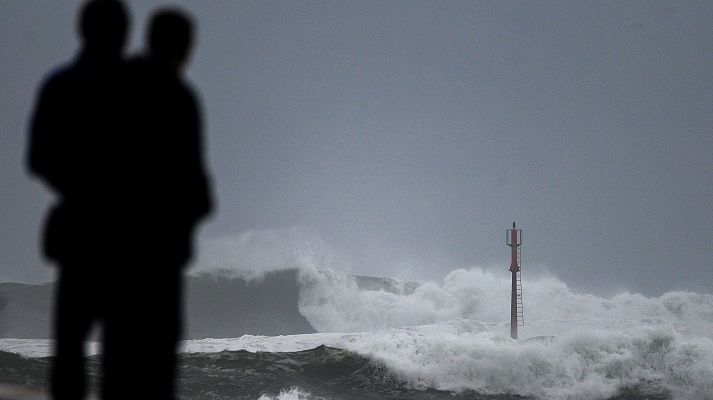 La costa cantábrica en alerta por fuerte oleaje