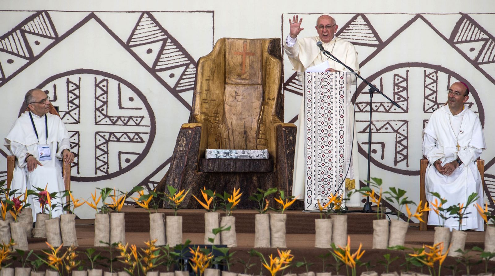 El papa ignora la ordenación de hombres casados