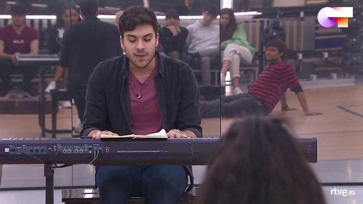 OT 2020 - Javy canta un nuevo tema propio en la clase de composición