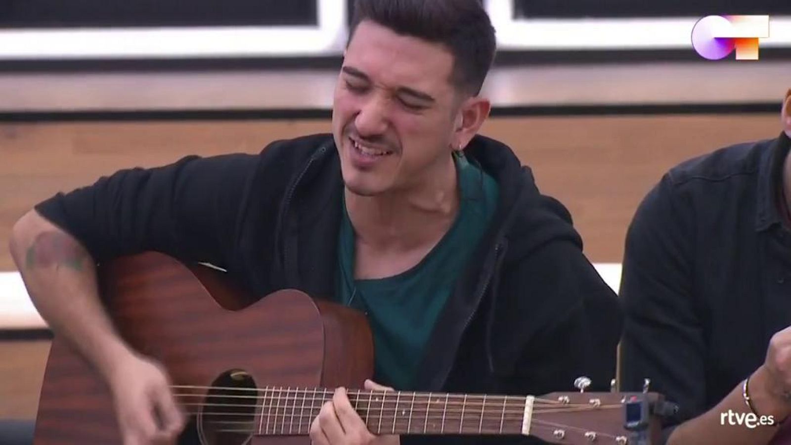 Bruno canta "Let's make it happen" en clase de composición con Manu Guix en la Academia de Operación Triunfo 2020