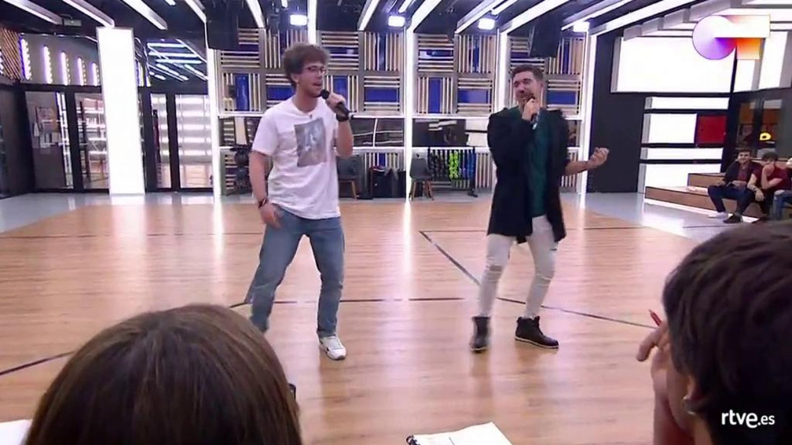 Jesús y Bruno cantan "Everybody (Backstreet's Back)" de Backstreet Boys en el primer pase de micros de la Gala 5 de Operación Triunfo 2020