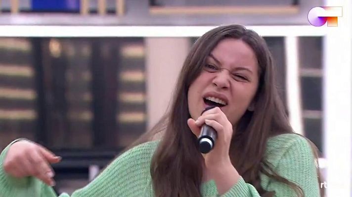 Eva canta "I Follow Rivers" 1r pase de micros