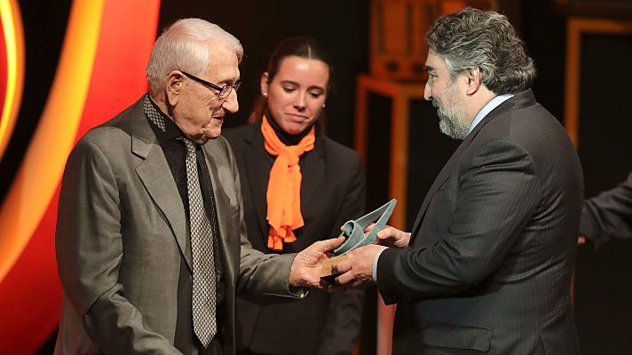 Telediario 1 - Pedro Itullarde consigue el premio 'Ojo Crítico'
