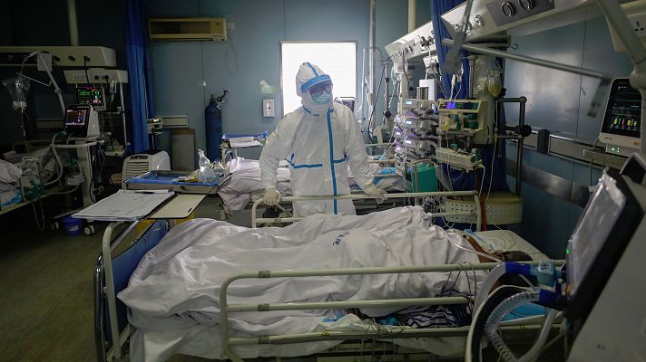 Los casos de coronavirus se disparan en China tras cambiar su diagnóstico