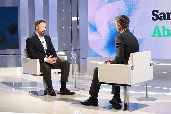 Telediario 1 - Abascal, sobre las devoluciones en caliente: "Se tienen que producir en caliente, en templado o en frío"