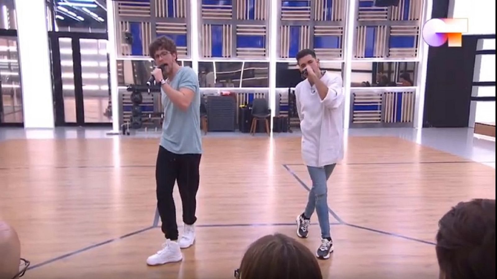 Jesús y Bruno cantan "Everybody (Backstreet's Back)" de Backstreet Boys en el segundo pase de micros de la Gala 5 de Operación Triunfo 2020