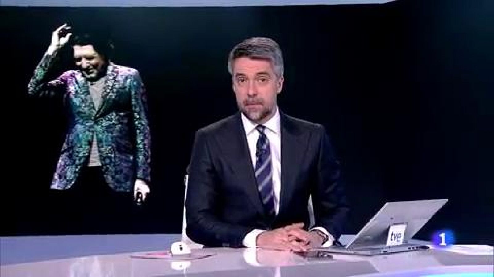 Telediario 1: Joaquín Sabina presenta una "evolución favorable" y  permanece en la UCI tras la  operación por un hematoma intracraneal | RTVE Play