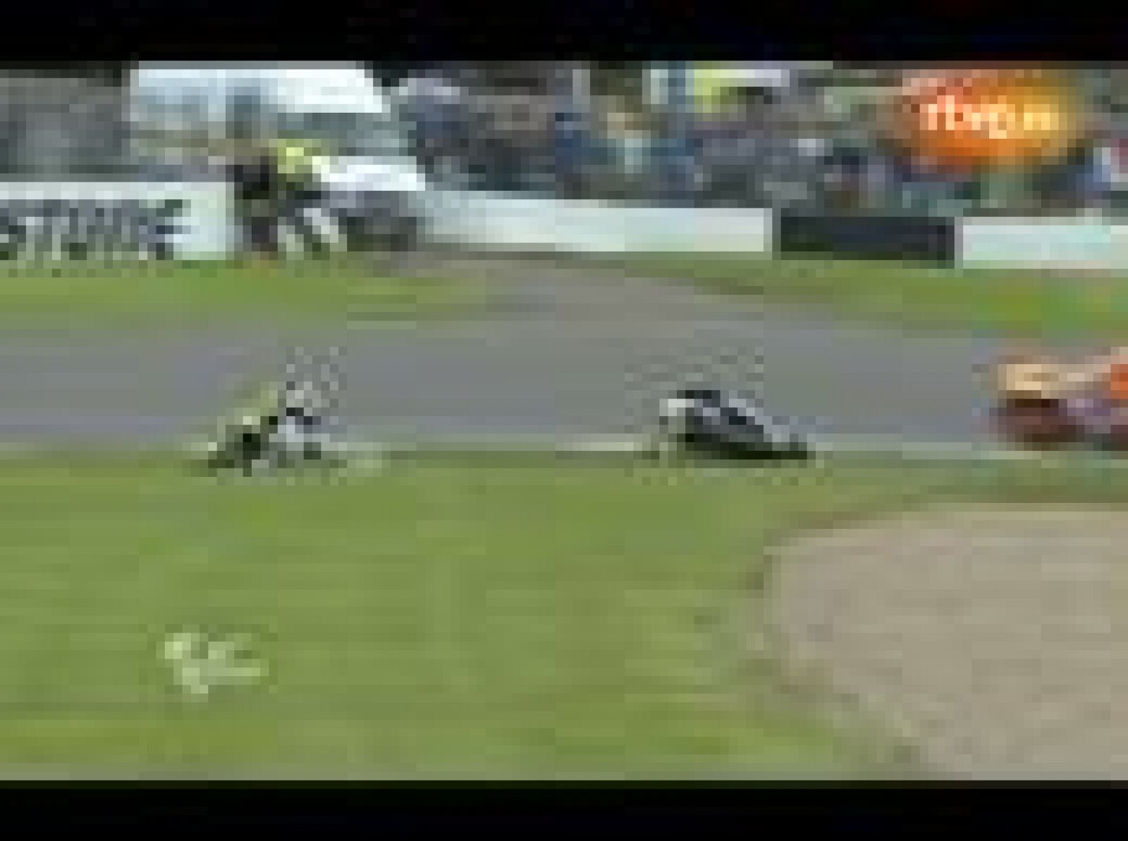 La carrera de MotoGP del Gran Premio de Gran Bretaña se ha caracterizado porque muchos de los pilotos se han ido al suelo.