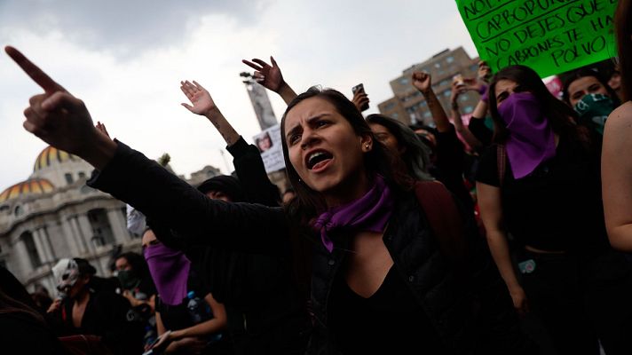 Informativo 24h - Miles de mujeres se manifiestan en México en contra de los feminicidios